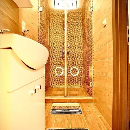 Bacchus Pub Es Panzio Frühstückspension 3*