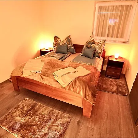 Bacchus Pub Es Panzio Bed & Breakfast *