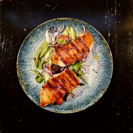 Bacchus Pub Es Panzio 3* 多瑙豪劳斯蒂